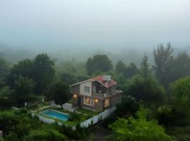 Pushpam Sanskruti Resort Karjat Pure Veg Luxury Resort，位于卡尔贾特的酒店