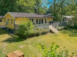 Amazing Home In Fjälkinge