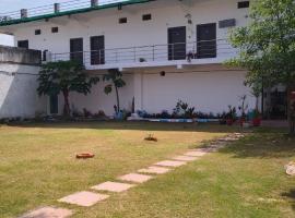 Aarambh Residency，位于克久拉霍的酒店