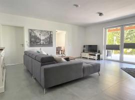 Ferienwohnung Aussicht mit Panoramablick und Terrasse，位于Schwalefeld的酒店
