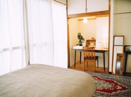 海に恋する泊まれる喫茶店 ポパイ，位于Iyo的海滩酒店