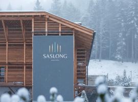 Alpstay - Smart Hotel Saslong，位于圣克里斯蒂娜的带停车场的酒店