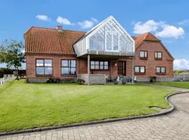 4 Bedroom Beach Front Home In Vinderup