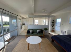 Treetop studio apartment，位于汉密尔顿的酒店