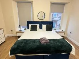 Apartment 3- 216 high Street