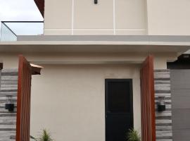 C Urban Villas - Modern Luxury Home in Pampanga，位于Dau的酒店