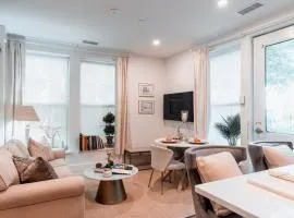 Waterside Step-free 2BR, Near Brown and RISD with Parking