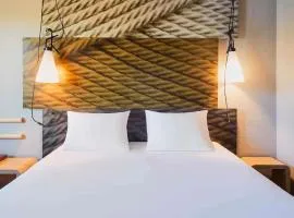 第戎中心克莱蒙梭宜必思酒店