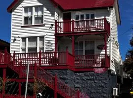 Mersey River Cottage ( cir 1888) Central location with Amazing Ocean and Habour Views.