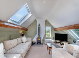 Chapel Bay Cottage，位于Angle的酒店