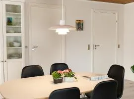 Havhuset I Øster Hurup - i byen, ved stranden