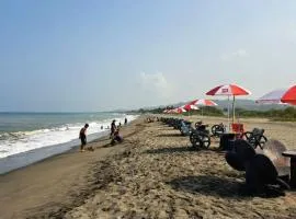 Beachfront Aircon Modern Bahay Kubo for 10 pax