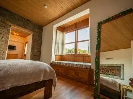 Flora Birgi Taş Konak