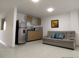 Italos Home Apartamentos en Popay&aacute;n，位于波帕扬的带停车场的酒店