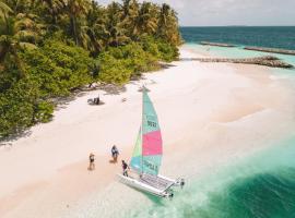 Dhoani Maldives Guesthouse，位于Kendhoo的宠物友好酒店