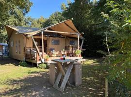 Het Roodborstje，位于霍尔滕的酒店