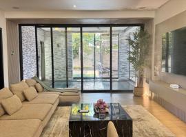 AB Villa - Pool & Cinema，位于阿吉曼的别墅