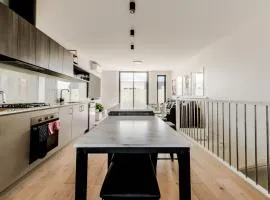 Seaside Luxury - 5 Minutes to Beach - Free Parking