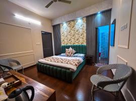 Vanshika homes Near mall road，位于卡绍利的酒店