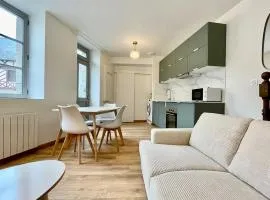 Petite Maison de ville face au château et du canal