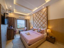 Perfectstayz Premium at Harkipauri Road - Ganga view rooftop cafe，位于哈里瓦的酒店