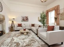 Spacious 3BR Flat in Cowbridge Centre