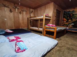 J Travel Trail Homestay in Hubangon, Camiguin，位于Camiguin的酒店