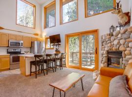 Steps to Grand Lake New Deck at The Innlet Condo，位于格兰德莱克的海滩酒店