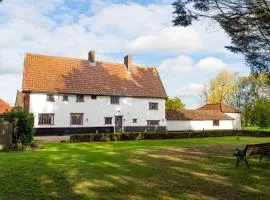 3 Bed Country House with Pool and Sauna