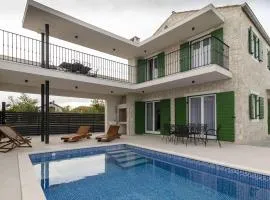 Beautiful Home In Privlaka