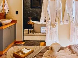 Cabana Romântica, Banheira, Lareira e Privacidade