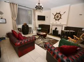 The Lower Deck-South Shields 4 seperate beds sleeps 5 Contractor and Long Stay Rates