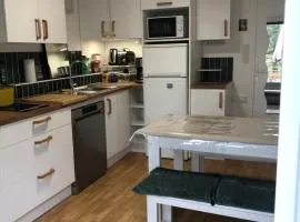 Cottage refait à neuf en octobre 2025 dans villages vacances Fougeres villages sous les pins pas de draps serviettes dans le logement ménage à vous de le faire obligatoirement