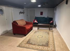 Hilltop Orchard Guest Suite with Scenic View，位于亚基马的酒店