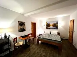 Haus am See mit Badestelle