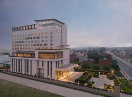 Crowne Plaza Lucknow by IHG，位于勒克瑙的酒店