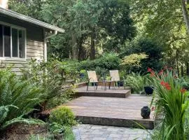 Walk to Beach and Village Bainbridge Island Gem!