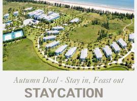 Vinpearl Cua Sot Resort, Affiliated by Melia，位于河静的带泳池的酒店