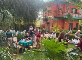 New Pokhara Lodge - Pokhara Lakeside，位于博卡拉的酒店