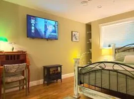 A Room of One's Own-A perfect getaway by the sea in North Nanaimo
