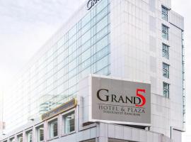 Grand 5 Hotel & Plaza Sukhumvit Bangkok，位于曼谷的酒店