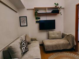 Charming 2BR Condo in Cambridge with WIFI, Smart TV，位于Cainta的酒店