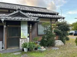 KNA healing house くうねるあそぼ ペットと泊まれる宿 自炊ok広々と大らかな自然の中で過ごしたい方に