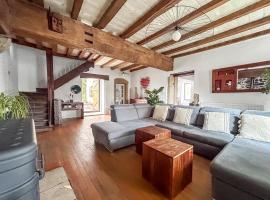 Jacuzzi Privé Maison 200m2 Grand Jardin & Parking，位于Bougé-Chambalud的酒店