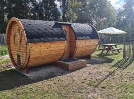 Glamping im beheizten Campingfass auf Leo's Farm，位于Alberthain的酒店