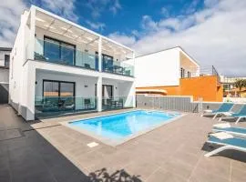 Luxury Seafront Escape I