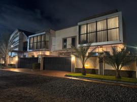 Jupiter Villa 1 and 2，位于Afienya的酒店