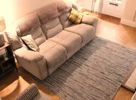 Charming 2 bedroom cottage in Brecon - families and pets welcome!