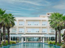 Golden Sands - By The Bay Resorts，位于Bāpatla的带停车场的酒店