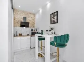 2 Room - City Centre - Terrace - Wi-Fi - Air conditioning